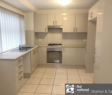 MODERN 2 BEDROOM APARTMENT - Photo 3