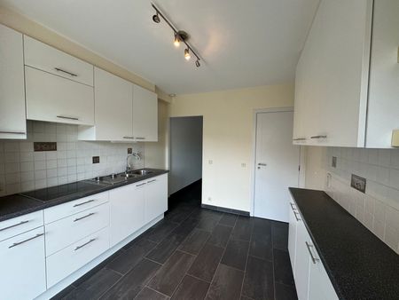 Gelijkvloers-appartement met groot terras en staanplaats - Photo 3