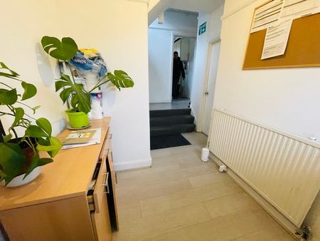 Room in a Shared House, Dollis Hill Lane, NW2 - Photo 2