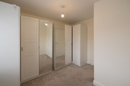 4 bedroom detached house to rent - Photo 3