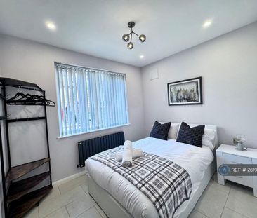 4 bedroom semi-detached house to rent - Photo 4