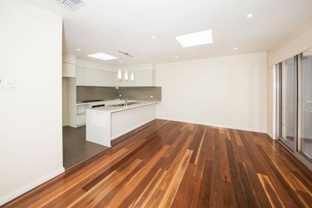 MODERN TOWNHOUSE IN THE HEART OF BEAUMARIS - Photo 3