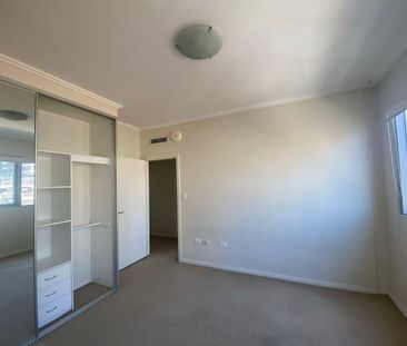 Two Bedrooms apartment at a convenient location - Photo 2
