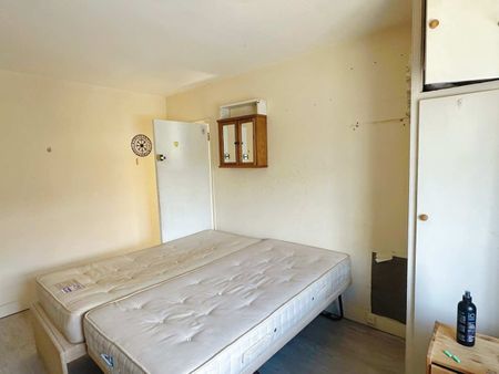 Room in a Shared House, Burgess Road, SO16 - Photo 5
