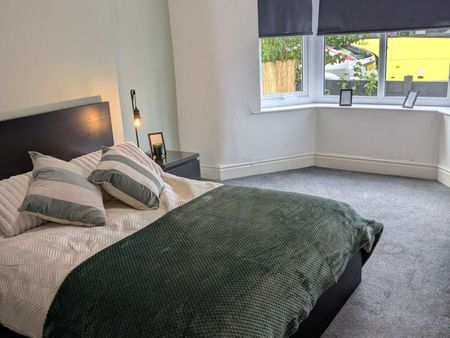 Newly Refurbished HMO! Room 4 - Photo 5