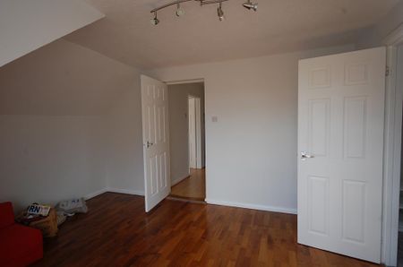 3 bedroom apartment to rent - Photo 3