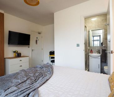 1 bedroom in a house share to rent - Photo 6