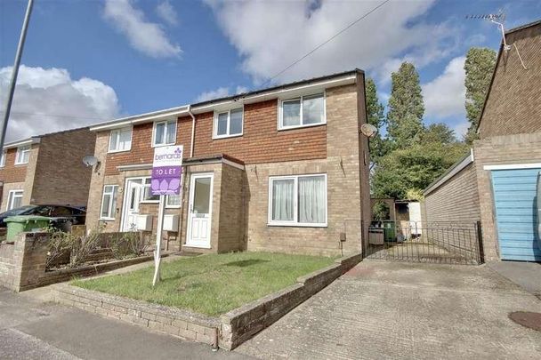 Coltsmead, Portsmouth, PO6 - Photo 1