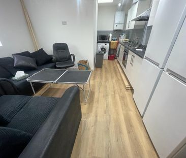 6 bedroom terraced house to rent - Photo 4
