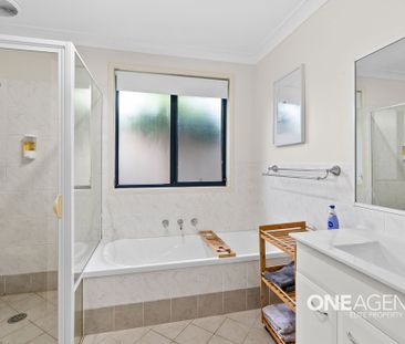 FULLY FURNISHED COASTAL LIVING: MODERN COMFORT IN A PRIME VINCENTIA... - Photo 4