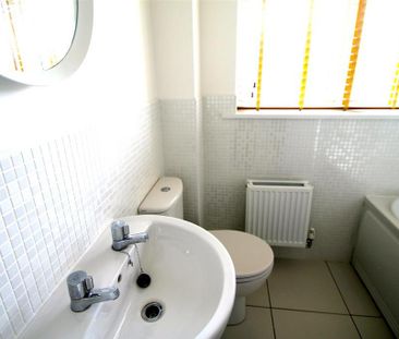 3 bedroom end of terrace house to rent - Photo 3