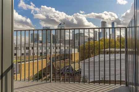 1 bedroom in a flat share to rent - Photo 5