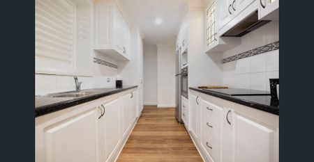 The Complete Family Package - 4-Bedroom Home + Separate 1-Bedroom Flat + Pool - Photo 5