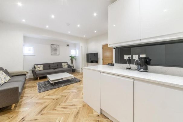 Horn Lane, London W3 - Photo 1