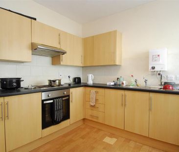 2 bedroom flat to rent - Photo 5