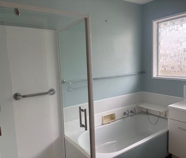 Spacious, Two-Bedroom Unit in Prime Location on a beautiful section - Photo 3