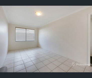 Large Home - Seaside Suburb - Photo 2