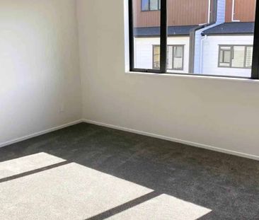 Sun-Filled Home in the Heart of Howick - Photo 3