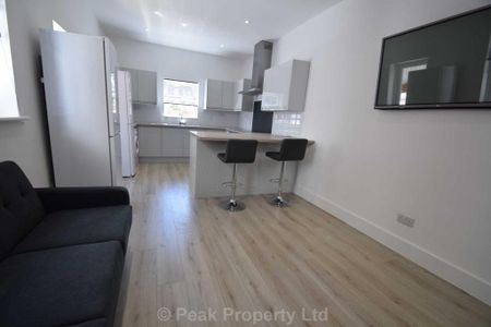 1 bedroom in a house share to rent - Photo 2