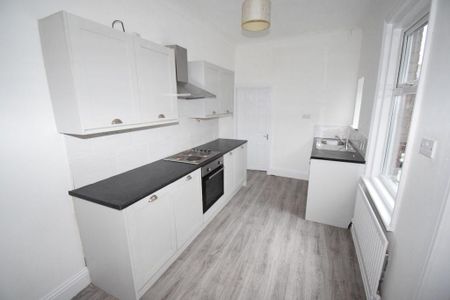 2 bedroom terraced house to rent - Photo 2