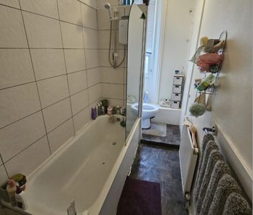 3 Bed - Flat 2, 35 Richmond Road, Headingley, Leeds - LS6 1BX - Stu... - Photo 6