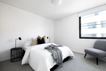 Fresh, Modern Living in a Premium East Melbourne Pocket - Photo 4