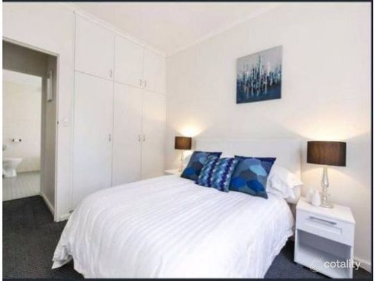 Cute two bedroom Apartment available for rent now! ALL enquiries via email only please. - Photo 1