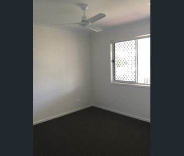 Beautiful Family Home with Decent Size Yard - Fully Fenced! - Photo 5