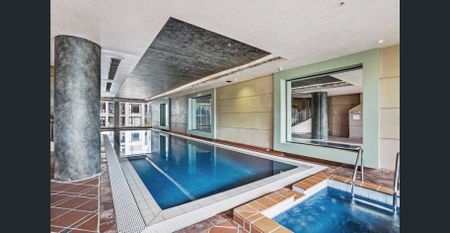 Luxury harbourside living with breathtaking Sydney Harbour view - Photo 2