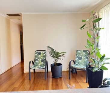 Comfortable Living in Hallam's Heart - Photo 3