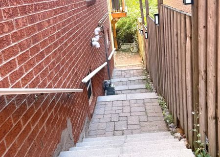 For Lease - 20 Eleanor Circle, Richmond Hill, Ontario - Photo 5