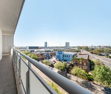 1 Bedroom Unit With Oversized Balcony - Photo 2