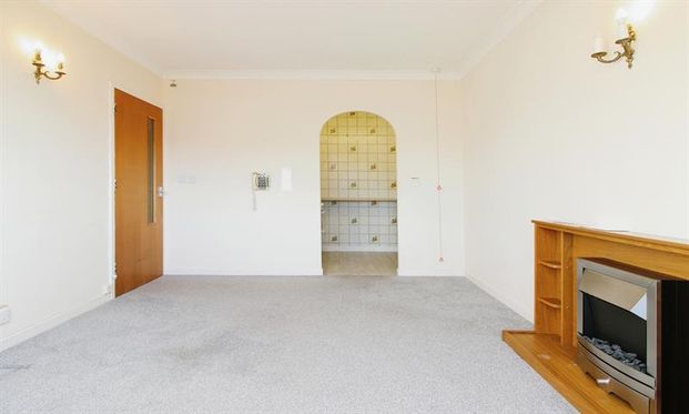 Homeborough House, Hythe, SO45 - Photo 1