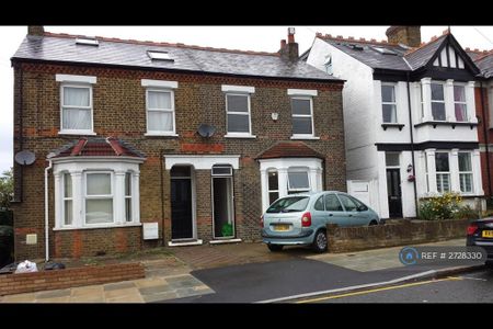 1 bedroom in a house share to rent - Photo 5