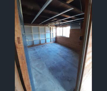 HIGH-SET 4 BEDROOM FAMILY HOME IN WANDAL. - Photo 5