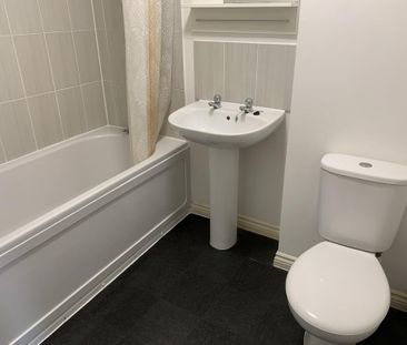 2 bedroom end of terrace house to rent - Photo 3