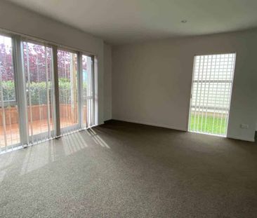 Family property in the heart of Takanini Addis... - Photo 1