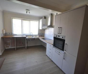 2 bedroom semi-detached bungalow to rent - Photo 5