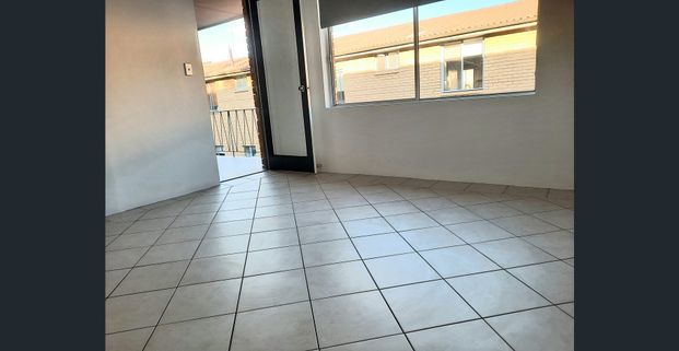 2 bdrm unit, 50m walk to Mona Vale Beach. Available mid - February - Photo 1