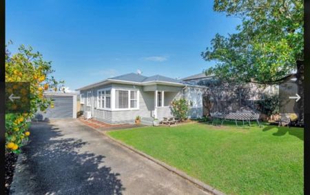 Soaked in Sunshine, Beautiful 3 bedroom home for r - Photo 4