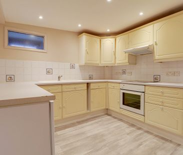 High Street, Redbourn, AL3 7LN - Photo 2