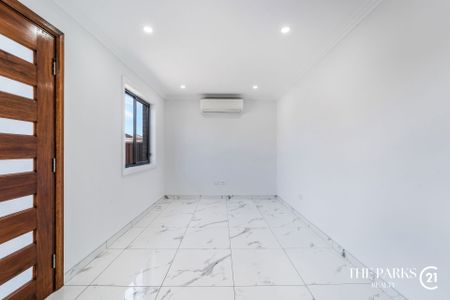 Near New Two Bedroom Brick Grannyflat - Photo 2