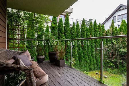 Apartament w otoczeniu zieleni z balkonem - Zdjęcie 4