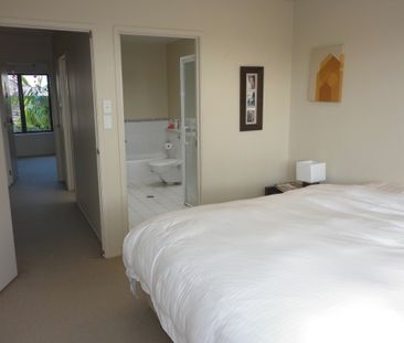 Property Management50 Livingstone Street, Westmere - Townhouse for ... - Photo 4