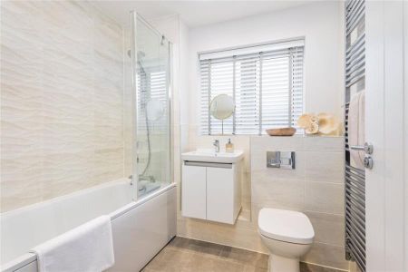 Nuthatch Road, Woking, Surrey, GU22 - Photo 2