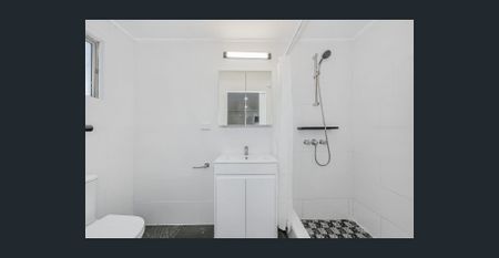 Elevated Family Home with Stunning Outlook! - Photo 2