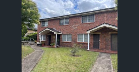 Townhouse in the heart of Windsor - Photo 4