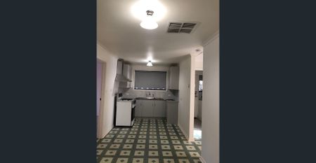 Located close to Modbury Hospital and Tea Tree Plaza - Photo 4