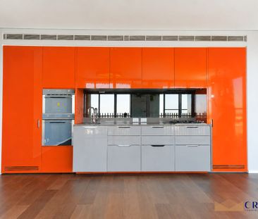 Spacious Three-Bedroom Residence with Elevated Views in Central Park - Photo 3