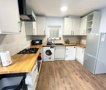 3 bedroom semi-detached house to rent - Photo 6